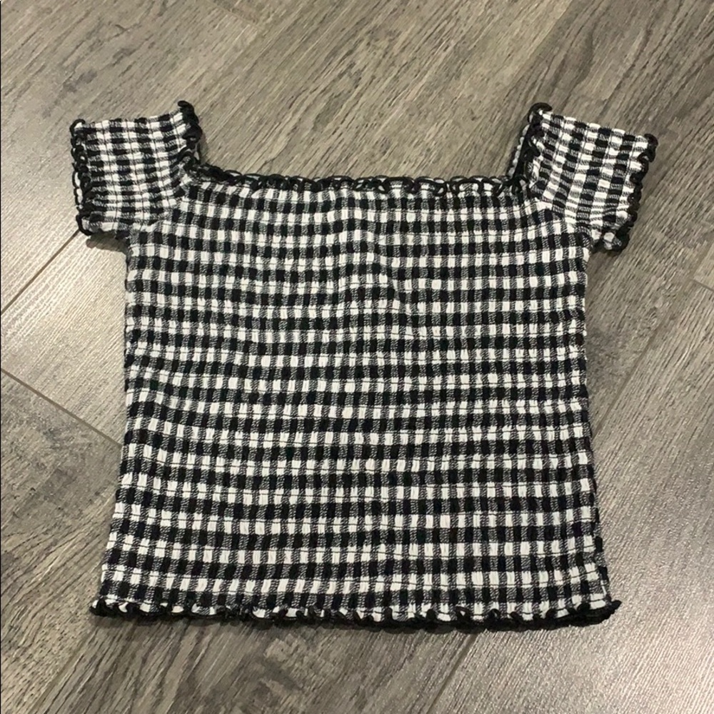 Off the shoulder hollister top